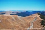 TRANSALPINA - Drumul inspre Pasul Muntinu vazut
                  de pe Varful Iezer